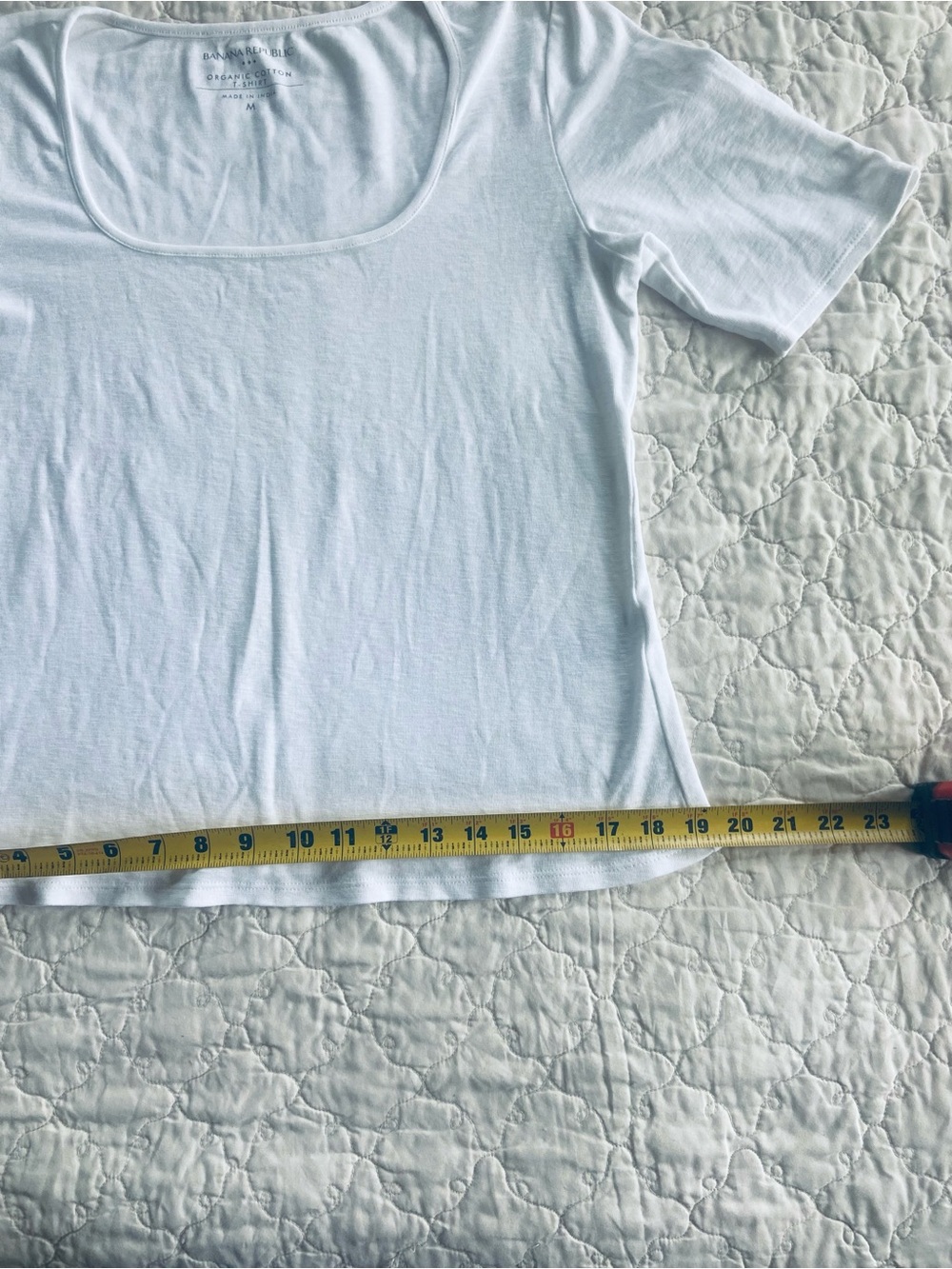 Banana Republic White Scoop Neck Short Sleeve Tee - Picture 7 of 8